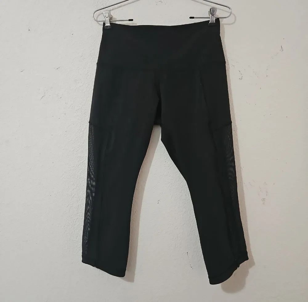 Lululemon Athletica Train Times Crop (first generation) Size 8 , Black Logo